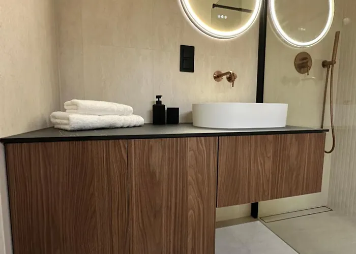 Easy Vacation * קולובז'ג